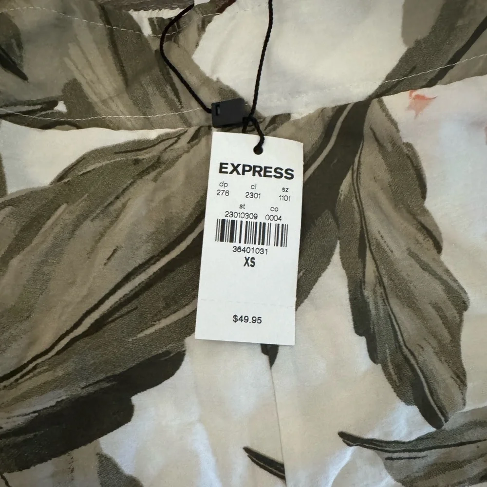NWT express high waisted shorts - Picture 2 of 5